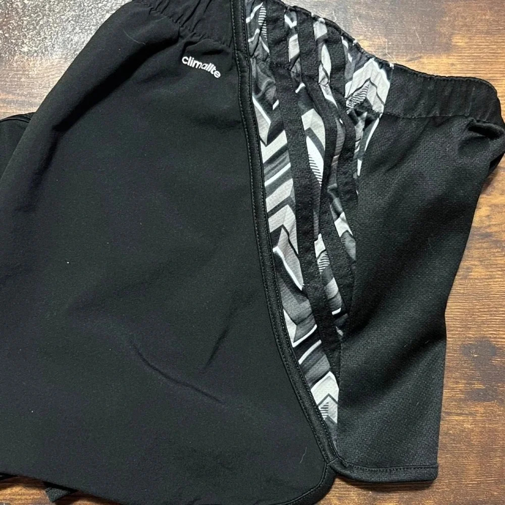 The Unbranded Brand adidas black